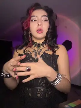 Snapshot of _Gothiccbitch_ chatting on July 14, 4:28 am Gothiccbitch online show from July 14, 4:28 am