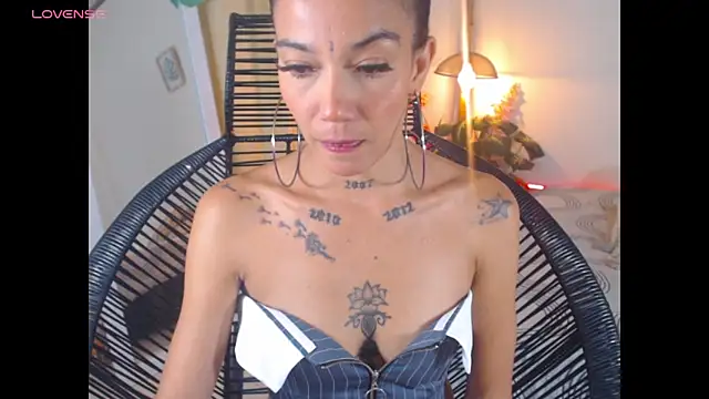 Snapshot of Veronicaa_2 chatting on February 3, 8:03 pm Veronicaa 2 online show from February 3, 8:03 pm