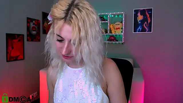 Snapshot of melisa_white1 chatting on June 15, 7:35 pm melisa white1 online show from June 15, 7:35 pm