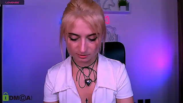 Snapshot of melisa_white1 chatting on July 15, 7:10 pm melisa white1 online show from July 15, 7:10 pm