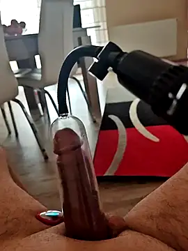 Szeltolo001 online show from April 13, 7:23 am