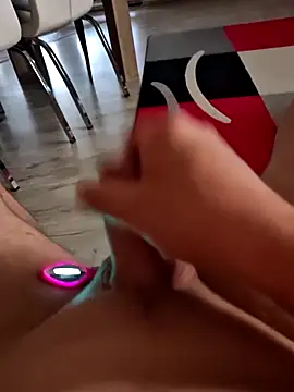 Szeltolo001 online show from April 4, 4:19 am