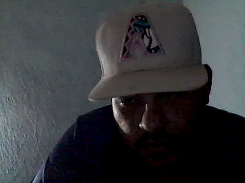 Snapshot of GILBERTHOR92 chatting on February 5, 6:09 am GILBERTHOR92 online show from February 5, 6:09 am