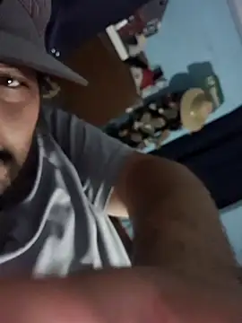 Snapshot of GILBERTHOR92 chatting on December 19, 9:44 am GILBERTHOR92 online show from December 19, 9:44 am