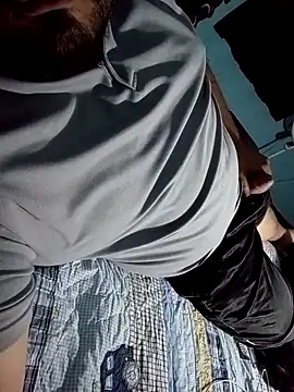 Snapshot of GILBERTHOR92 chatting on January 7, 4:39 am GILBERTHOR92 online show from January 7, 4:39 am