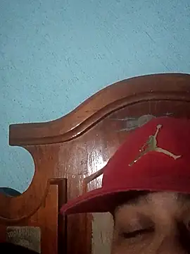 Snapshot of GILBERTHOR92 chatting on February 23, 8:15 am GILBERTHOR92 online show from February 23, 8:15 am