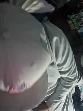 Snapshot of GILBERTHOR92 chatting on February 2, 1:59 am GILBERTHOR92 online show from February 2, 1:59 am