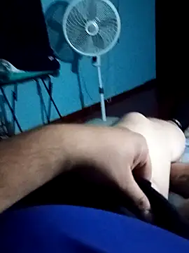 Snapshot of GILBERTHOR92 chatting on February 25, 4:01 am GILBERTHOR92 online show from February 25, 4:01 am