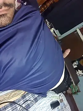 Snapshot of GILBERTHOR92 chatting on February 4, 5:57 am GILBERTHOR92 online show from February 4, 5:57 am