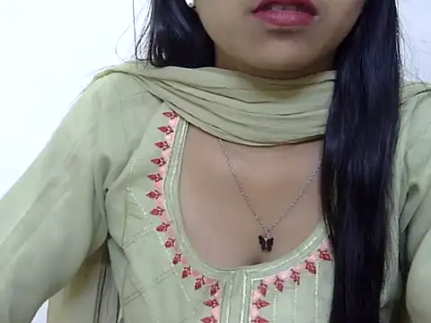 momo lov online show from March 18, 5:12 am