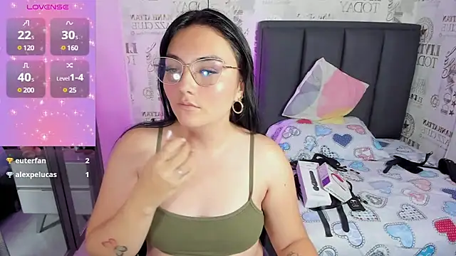 Snapshot of delilaquinn chatting on February 15, 7:06 pm delilaquinn online show from February 15, 7:06 pm