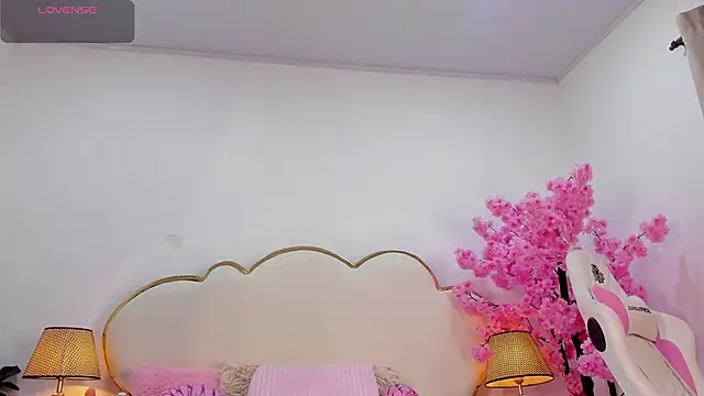 CahitlinBell online show from March 21, 5:30 am