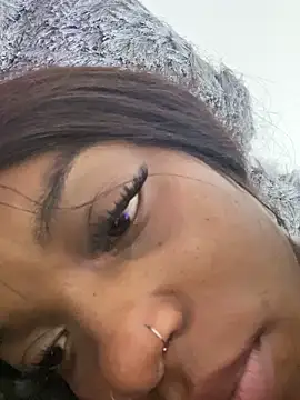 CahitlinBell online show from December 5, 9:41 am