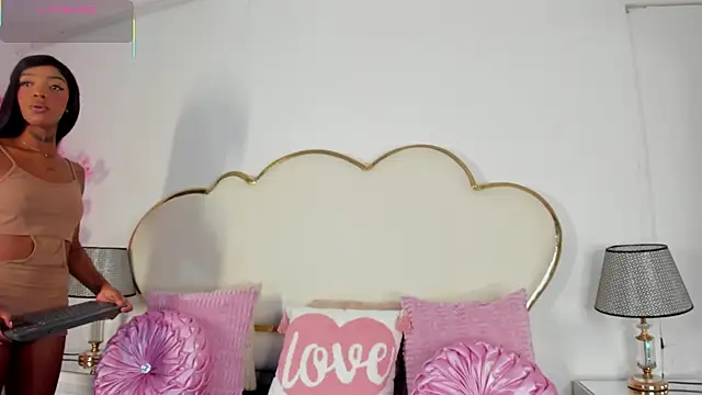 CahitlinBell online show from October 28, 7:18 am