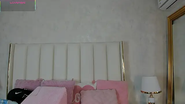 CahitlinBell online show from February 7, 6:21 am