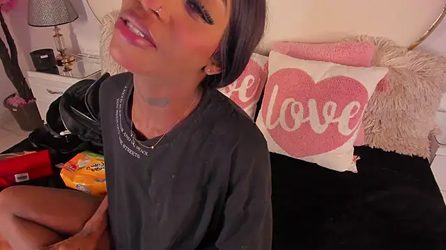 CahitlinBell online show from November 19, 5:29 am