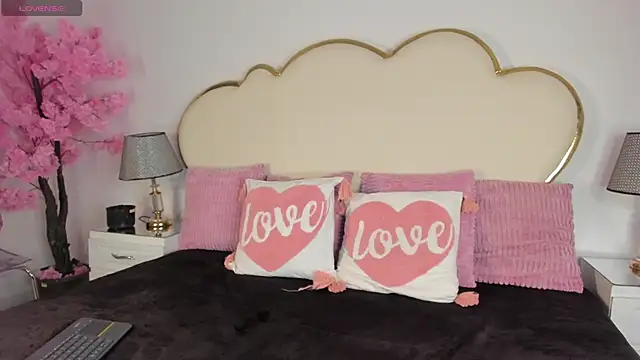 CahitlinBell online show from November 25, 5:41 am