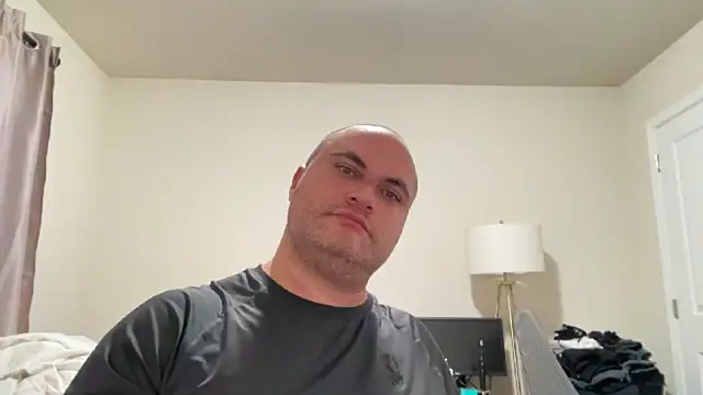 Snapshot of SluggishChase99 chatting on November 18, 12:26 am SluggishChase99 online show from November 18, 12:26 am