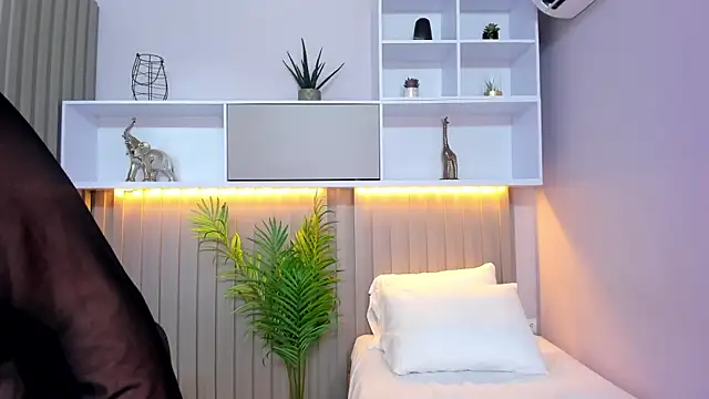 Snapshot of dahianthompson chatting on November 22, 8:29 pm dahianthompson online show from November 22, 8:29 pm