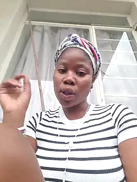 Snapshot of PerfectionBerrie chatting on February 10, 1:33 pm PerfectionBerrie online show from February 10, 1:33 pm