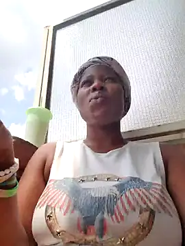 Snapshot of PerfectionBerrie chatting on February 9, 11:58 am PerfectionBerrie online show from February 9, 11:58 am