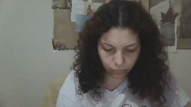 Snapshot of bbyedarling chatting on December 16, 1:10 am bbyedarling online show from December 16, 1:10 am