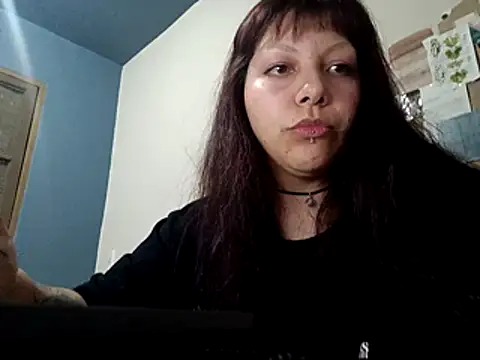 Snapshot of bbyedarling chatting on October 26, 1:17 am bbyedarling online show from October 26, 1:17 am