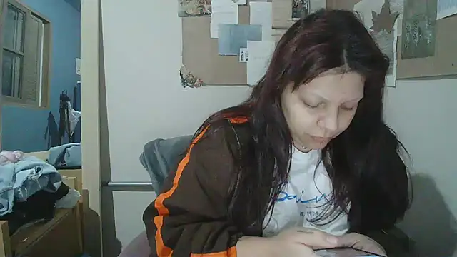 Snapshot of bbyedarling chatting on October 22, 1:05 am bbyedarling online show from October 22, 1:05 am