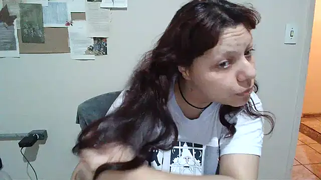 Snapshot of bbyedarling chatting on November 6, 1:42 am bbyedarling online show from November 6, 1:42 am