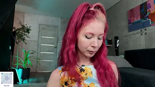 Snapshot of izi-fox chatting on June 14, 1:12 pm izi-fox online show from June 14, 1:12 pm