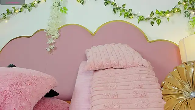 EmmaCrush online show from October 11, 10:00 pm