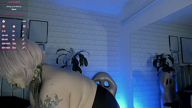 bella-green online show from October 27, 7:15 pm