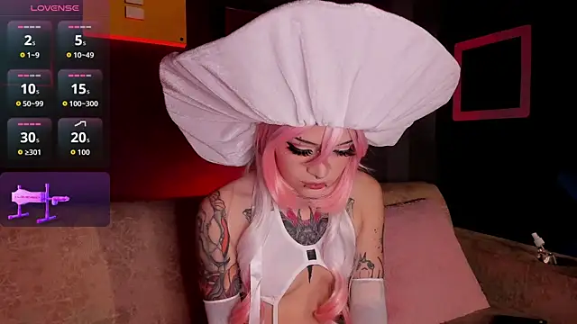 Snapshot of Elettra_Rou chatting on November 5, 12:14 am Elettra Rou online show from November 5, 12:14 am