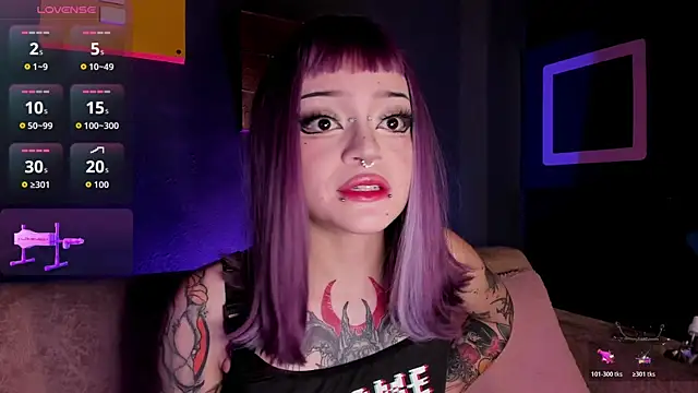 Snapshot of Elettra_Rou chatting on November 7, 2:05 am Elettra Rou online show from November 7, 2:05 am