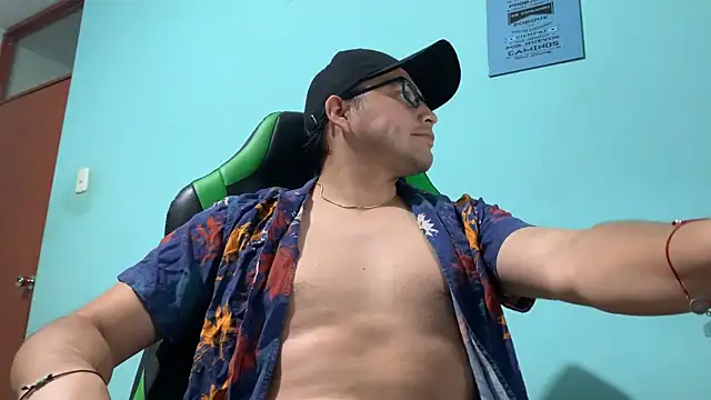 Snapshot of Allen_ibe chatting on January 4, 2:25 am Allen ibe online show from January 4, 2:25 am