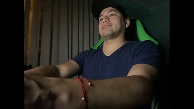 Snapshot of Allen_ibe chatting on December 20, 9:32 am Allen ibe online show from December 20, 9:32 am