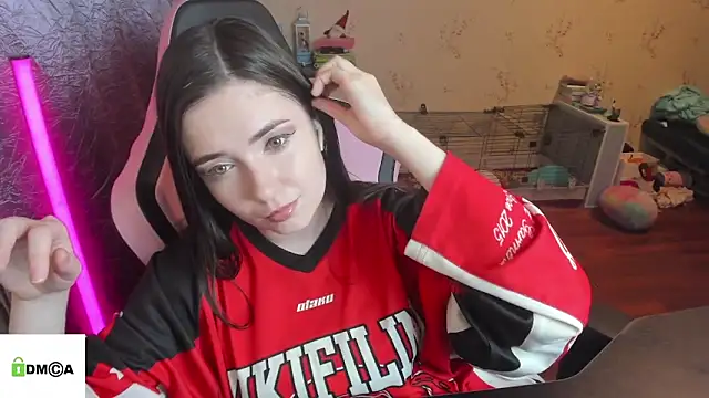 Snapshot of Crazy_forest_fairy chatting on February 5, 1:23 am Crazy forest fairy online show from February 5, 1:23 am