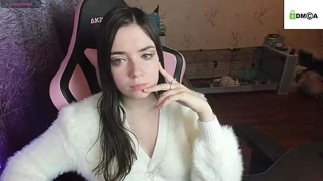 Snapshot of Crazy_forest_fairy chatting on December 22, 10:21 pm Crazy forest fairy online show from December 22, 10:21 pm