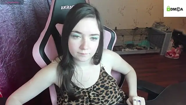 Snapshot of Crazy_forest_fairy chatting on November 24, 9:04 pm Crazy forest fairy online show from November 24, 9:04 pm