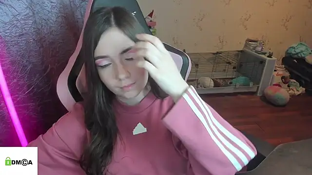 Snapshot of Crazy_forest_fairy chatting on February 5, 10:27 pm Crazy forest fairy online show from February 5, 10:27 pm