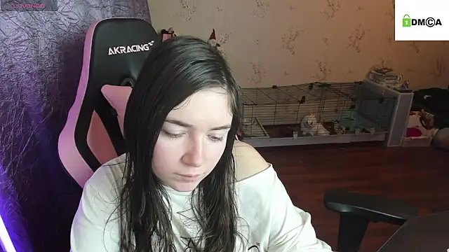 Snapshot of Crazy_forest_fairy chatting on December 2, 11:17 pm Crazy forest fairy online show from December 2, 11:17 pm