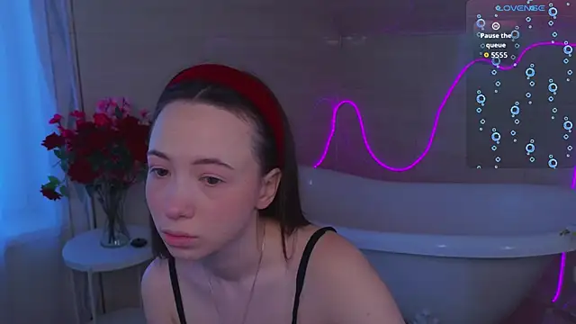 Hayle Hill online show from April 15, 1:55 am