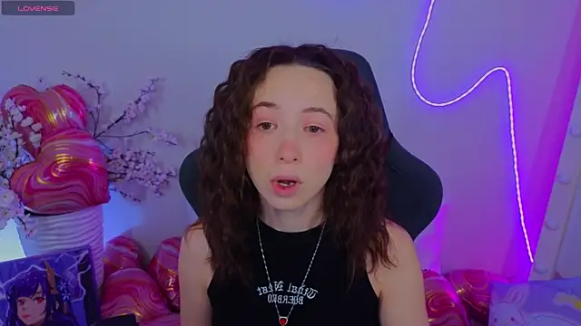 Hayle Hill online show from February 7, 1:46 am