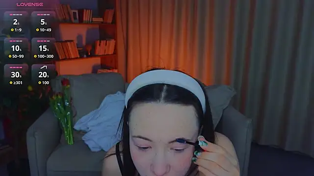 Hayle Hill online show from March 8, 1:44 am