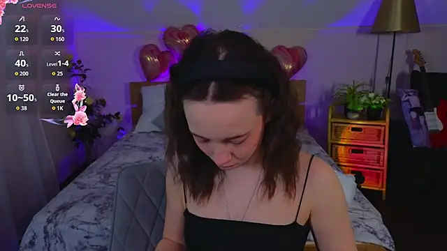 Hayle Hill online show from February 9, 1:03 am