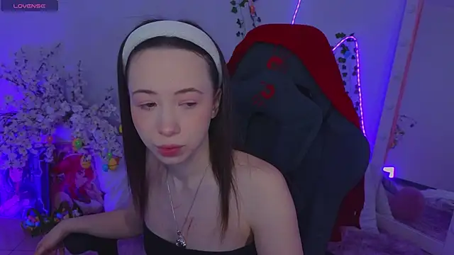 Hayle Hill online show from April 6, 12:39 am