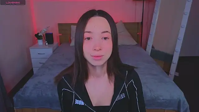 Snapshot of Hayle_Hill chatting on December 3, 2:01 am Hayle Hill online show from December 3, 2:01 am