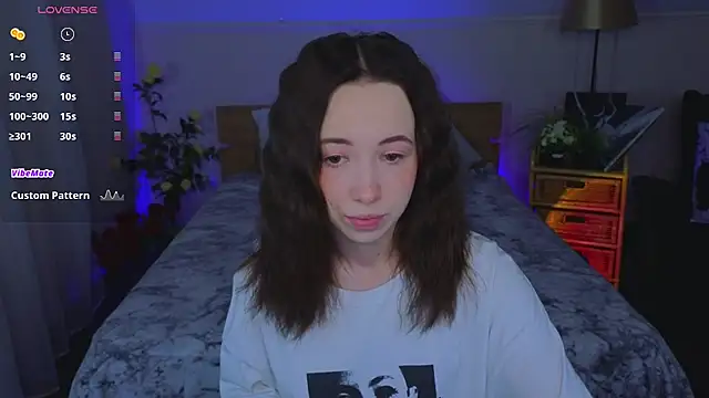 Hayle Hill online show from March 11, 2:27 am