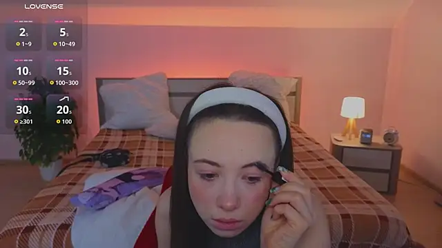 Hayle Hill online show from March 25, 1:17 am