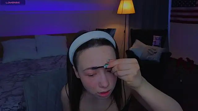 Hayle Hill online show from March 15, 2:07 am